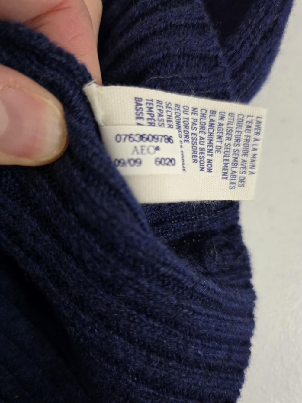 NWT American Eagle Navy Crewneck Wool Sweater Lavender Fair Isle Yoke MEDIUM - Picture 9 of 12